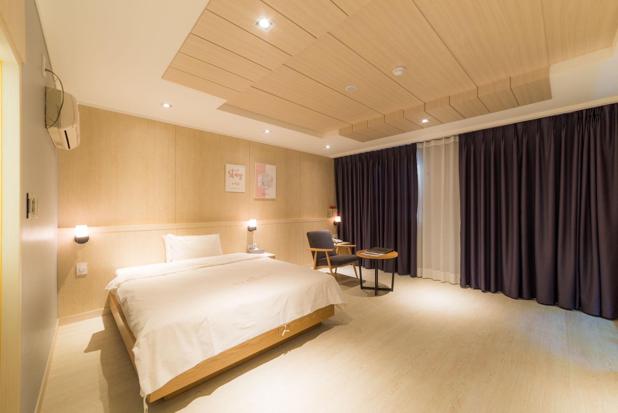 Reborn Suwon Silkroad Hotel Exterior foto