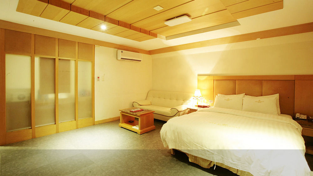 Reborn Suwon Silkroad Hotel Exterior foto